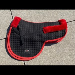 Challenger horse wear English contoured saddle pad